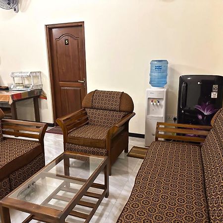 Lahiru Airport Villa Andiambalama 外观 照片