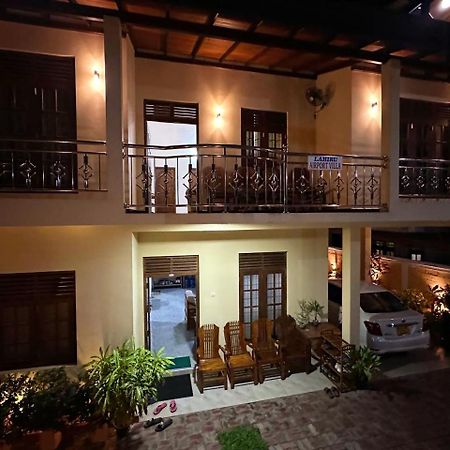 Lahiru Airport Villa Andiambalama 外观 照片