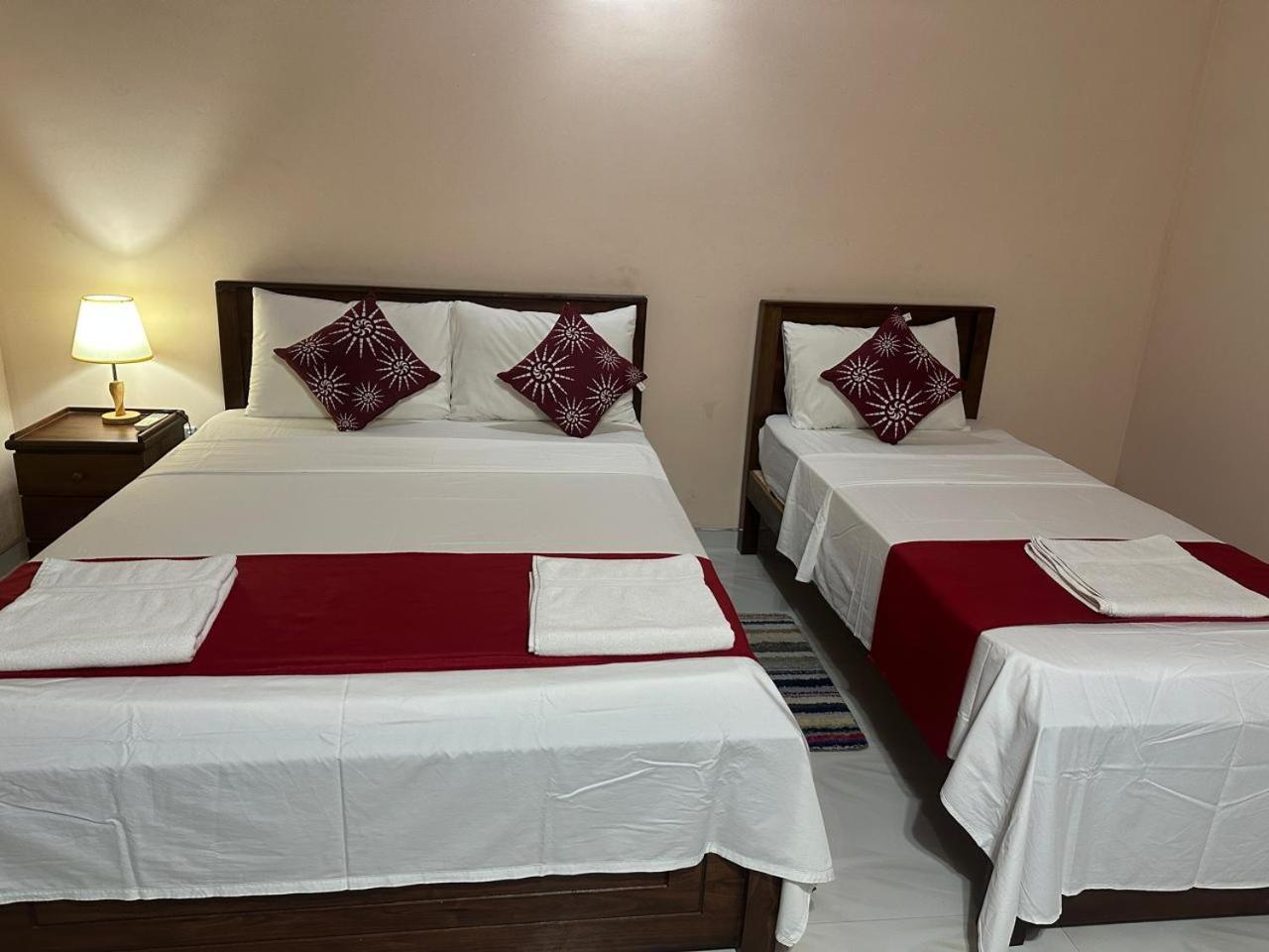 Lahiru Airport Villa Andiambalama 外观 照片