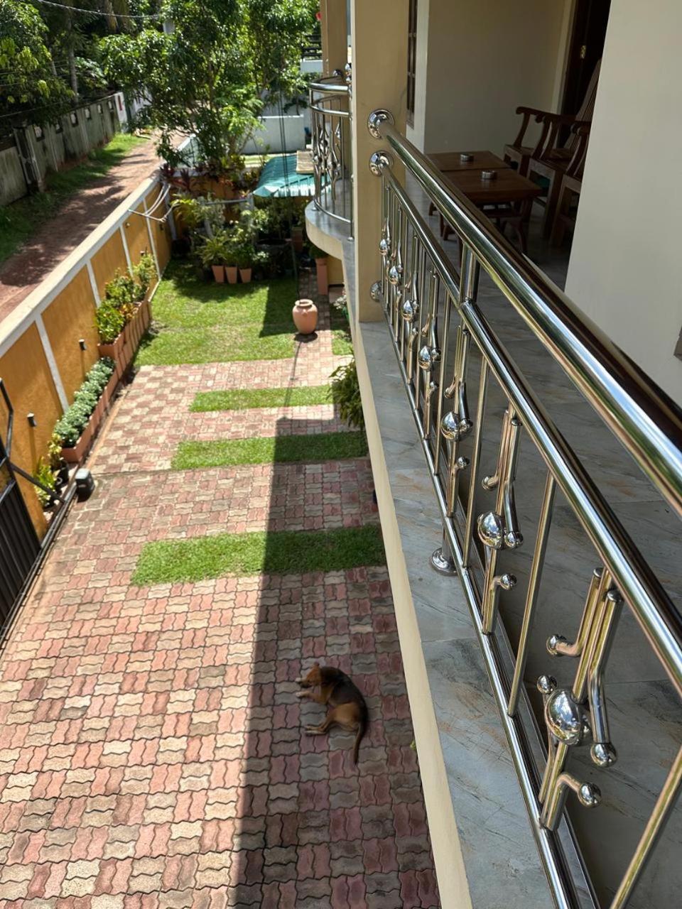 Lahiru Airport Villa Andiambalama 外观 照片