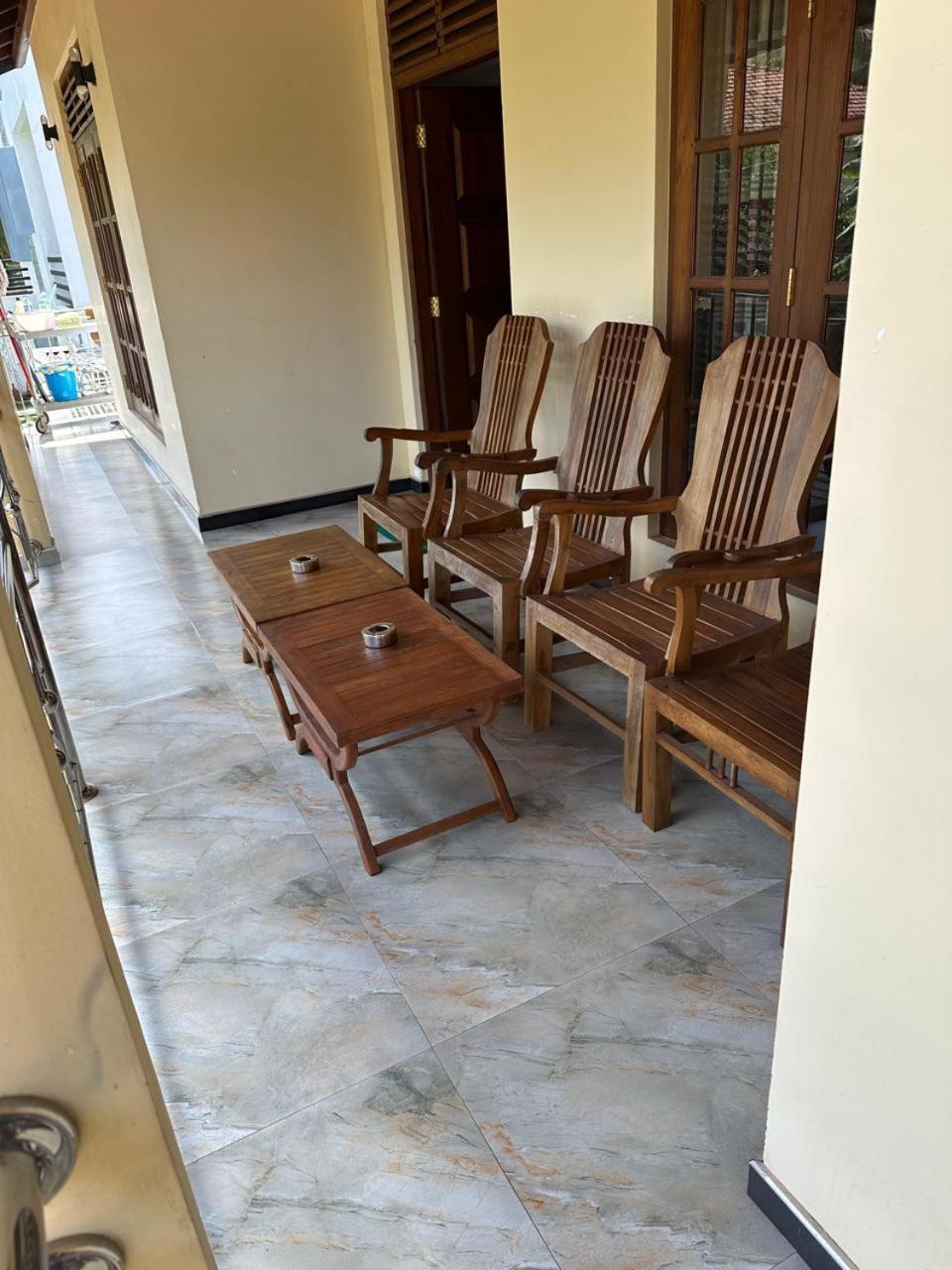 Lahiru Airport Villa Andiambalama 外观 照片