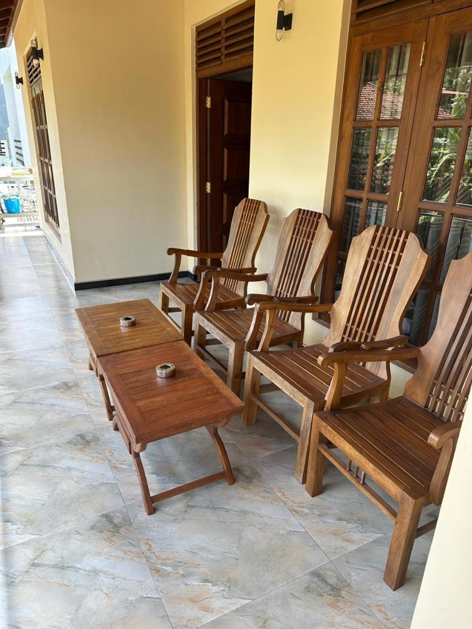 Lahiru Airport Villa Andiambalama 外观 照片