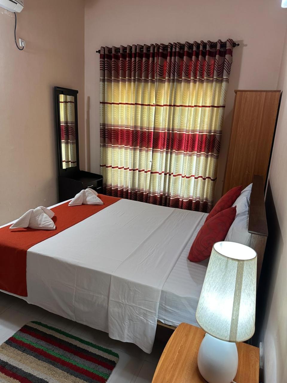 Lahiru Airport Villa Andiambalama 外观 照片