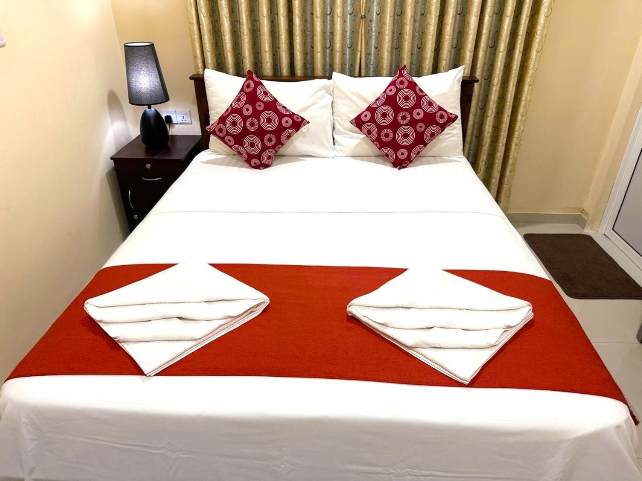 Lahiru Airport Villa Andiambalama 外观 照片